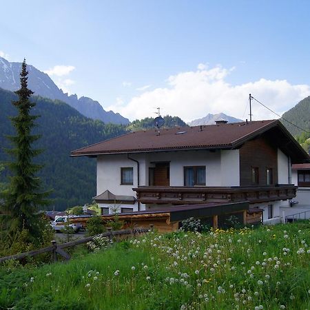 Ferienhaus Peter Spoettl Наудерс Экстерьер фото